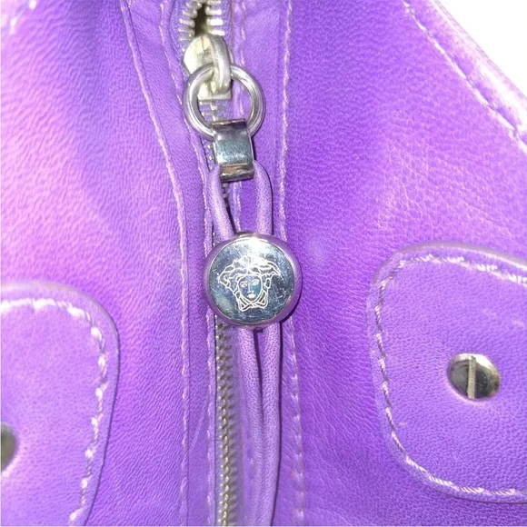 🛍💝HOST PICK💝🛍Exquisite VERSACE LEATHER BAG - Picture 2 of 15